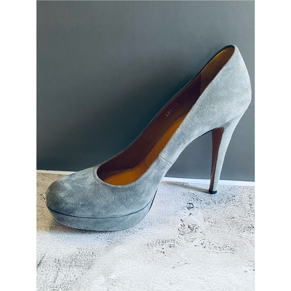 Gucci Gray Suede Round Toe Platform Stiletto Pumps Authentic & Like New